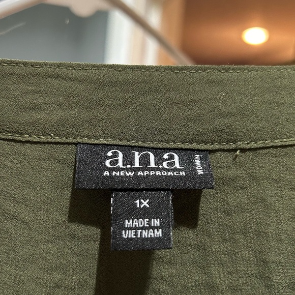 Vintage sheer green buttoned shirt. - Picture 2 of 3